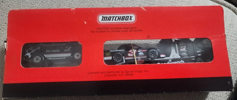 Matchbox ‘91 Limited Superstar Team Convoy Dale Earnhardt Goodwrench Racing - Image 2 of 2