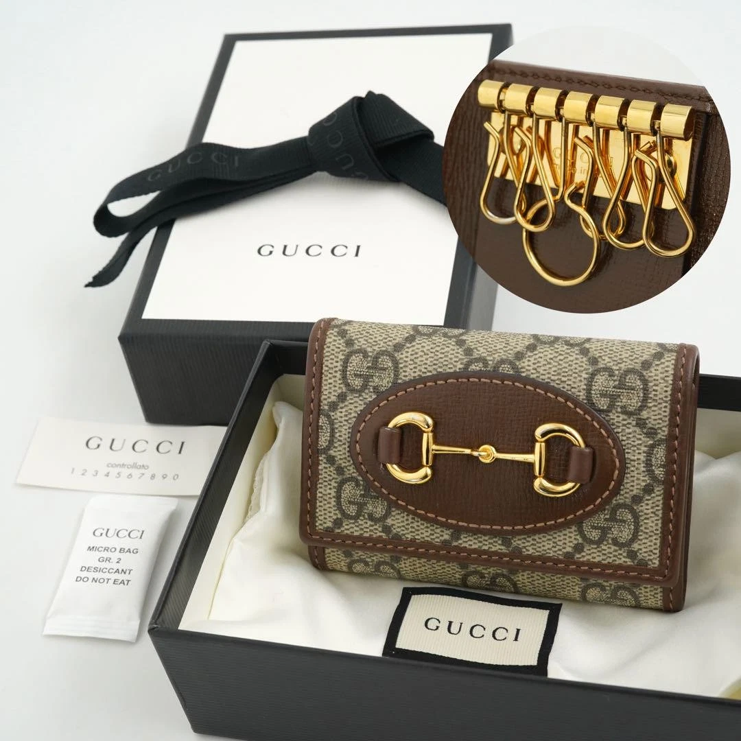Étui à clés Gucci GG Supreme Horsebit boîte et sac de rangement inclus occasion