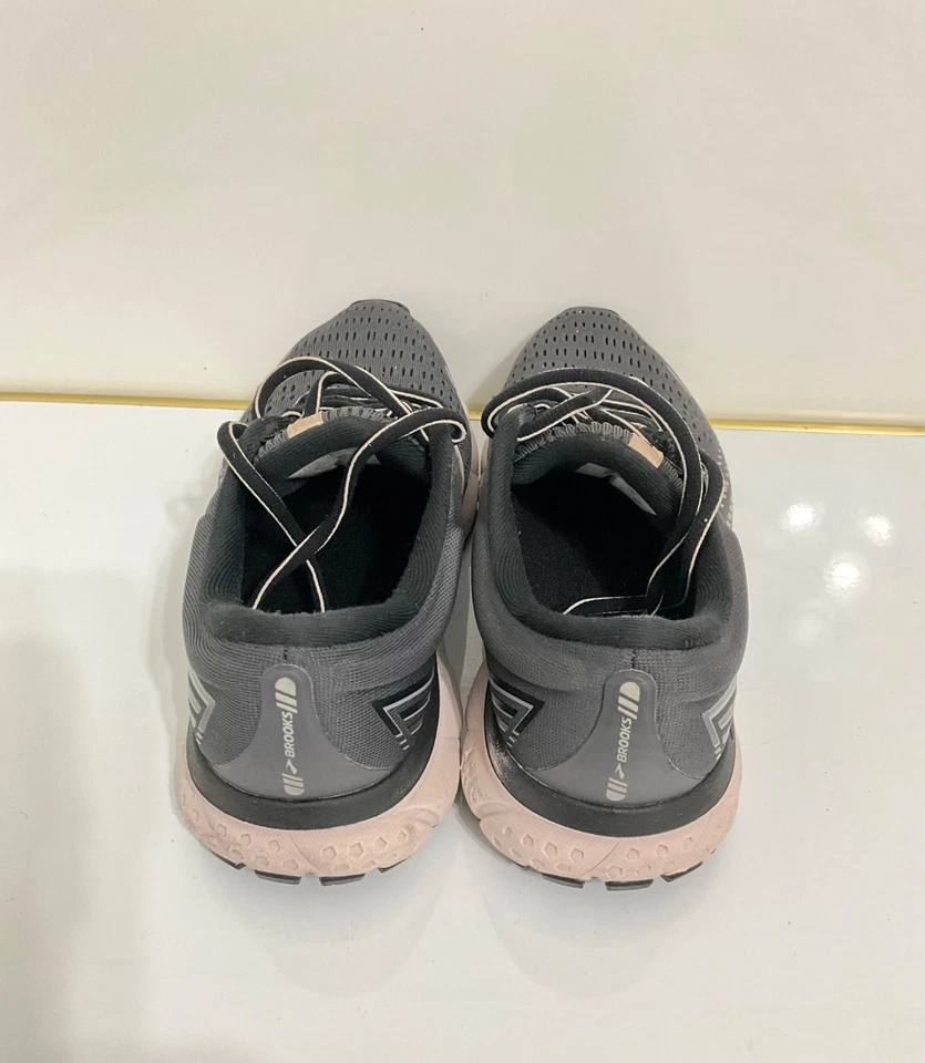 Brooks Women’s Cascadia 15 Trail Running Shoes US Size 9 Black/Hushed Violet - Image 2 of 4