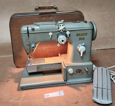 PFAFF 332 SEWING MACHINE W/ FOOT PEDAL & CASE ! E