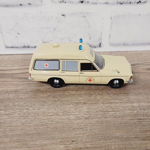 OPEL ADMIRAL B MIESEN LWB AMBULANCE IVORY MATRIX MX11502-051 1/43 RESIN - Picture 4 of 7