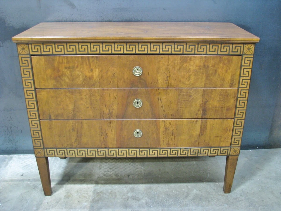 Dramático cofre de colección de gran tamaño de tres cajones Imperio Biedermeier con incrustación de llave griega Foto 3 de 4