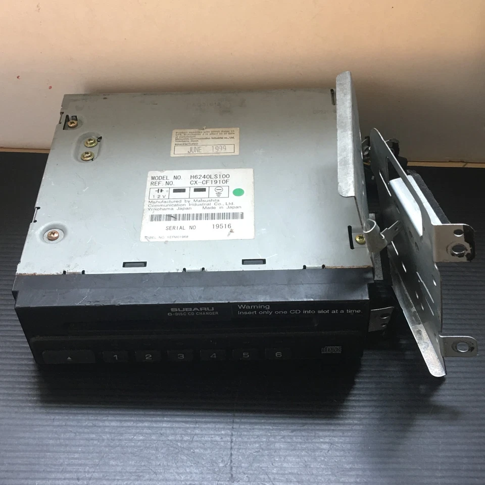 Radio cambiador de CD de 6 discos en tablero Subaru OEM H6240LS100 Foto 3 de 4