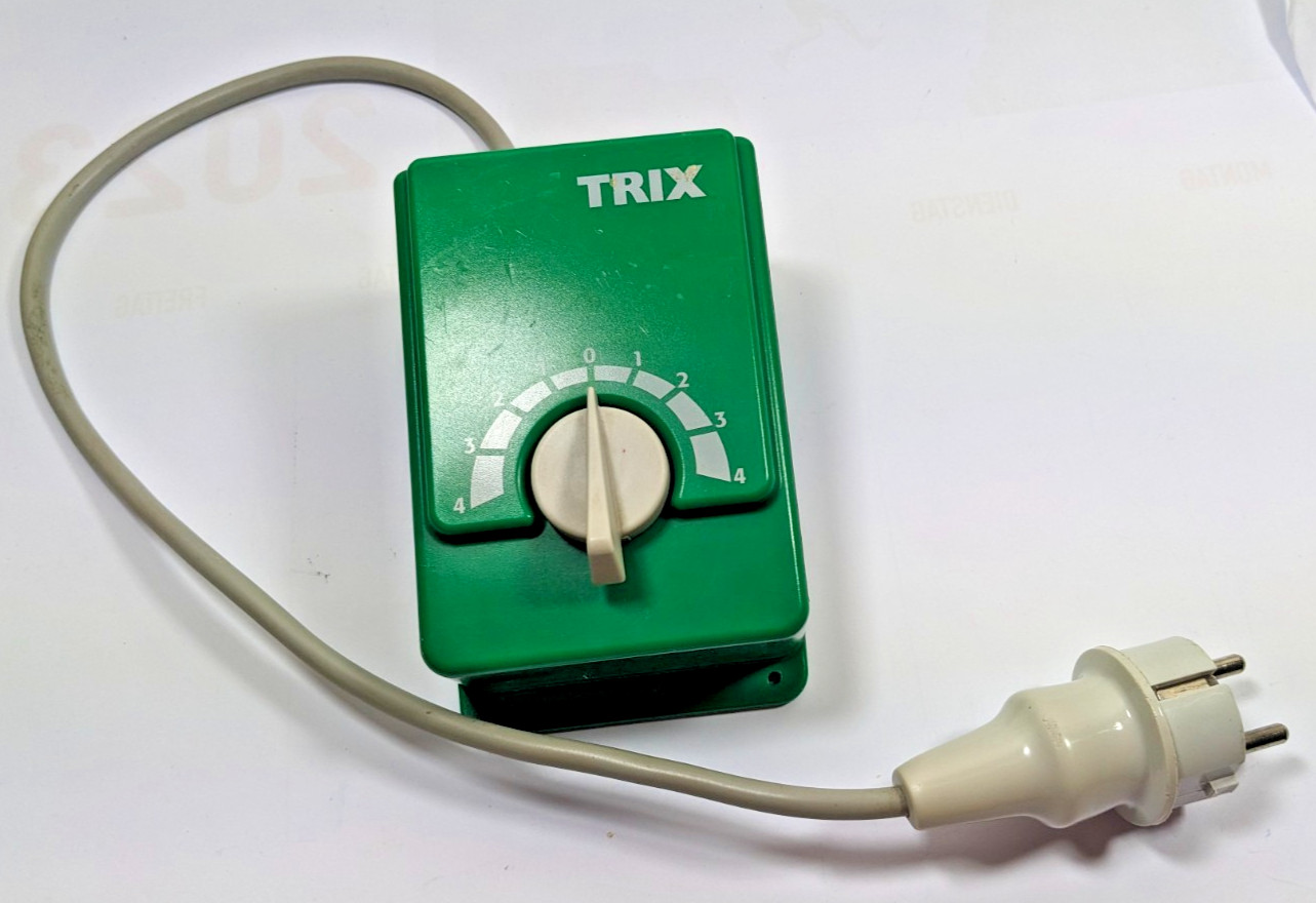 Trix 65552 Trafo DC Transformator 230V 9 VA, kurze Netzleitung (60 cm)