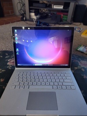 Surface Book 3 ( Intel Core i7, 16 GB RAM, Nvidia GTX Geforce GTX 1650 Max Q)