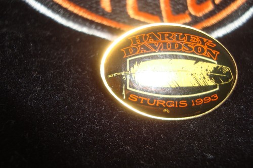 PIN Vest New Collectable HARLEY-DAVIDSON Sturgis 1993 Motorcycle HOG Rally E7 - Picture 2 of 3