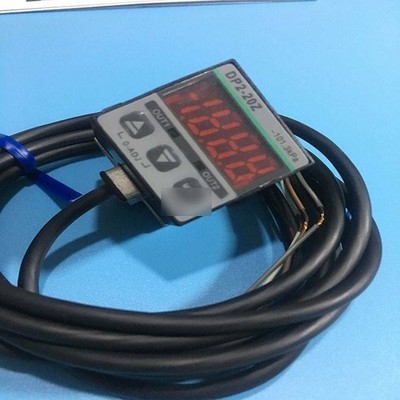 1PCS NEW SUNX DP2-20Z Pressure switch *pt