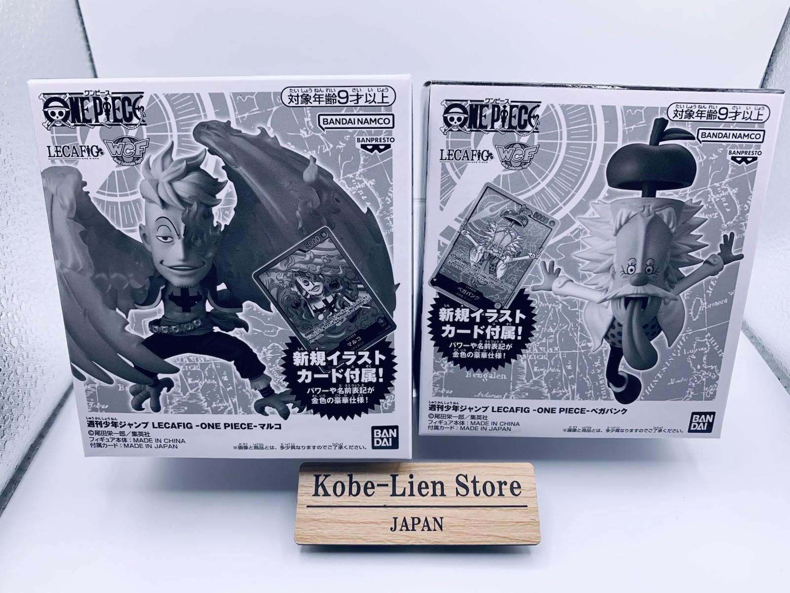 Figura Líder Juego de Cartas Bandai One Piece LECAFIG: Dr. Vegapunk y MARCO 2 Set