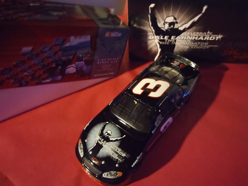 Dale Earnhardt, Sr. #3 Foundation Die Cast 1:24 - Picture 2 of 5