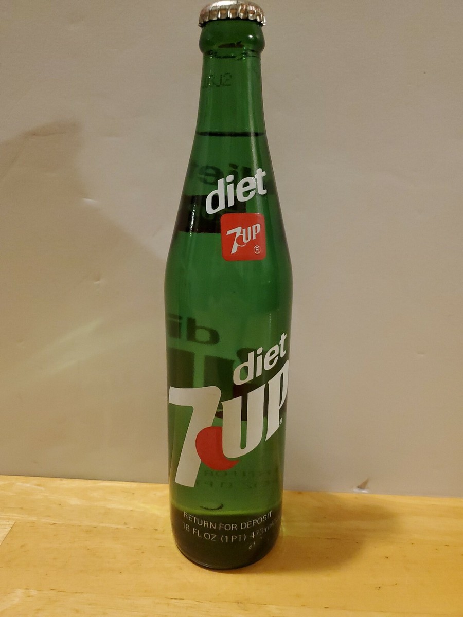1981 Full 16oz Diet 7up Bottle Louisville, KY Vintage Glass Soda