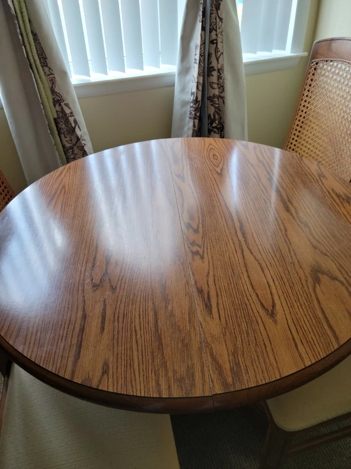 Mesa de comedor de roble macizo con 4 sillas Foto 4 de 4