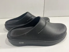 Oofos Unisex OOcloog Black Round Toe Slip On Clog Shoes Size M7,  W9