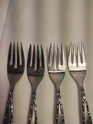 4 Community Venetia Salad Forks - Picture 2 of 4