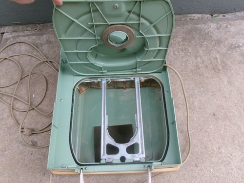 Vintage Hoover Portable Suitcase Vacuum Cleaner w Attachments Model 2100 Green - Picture 12 of 24
