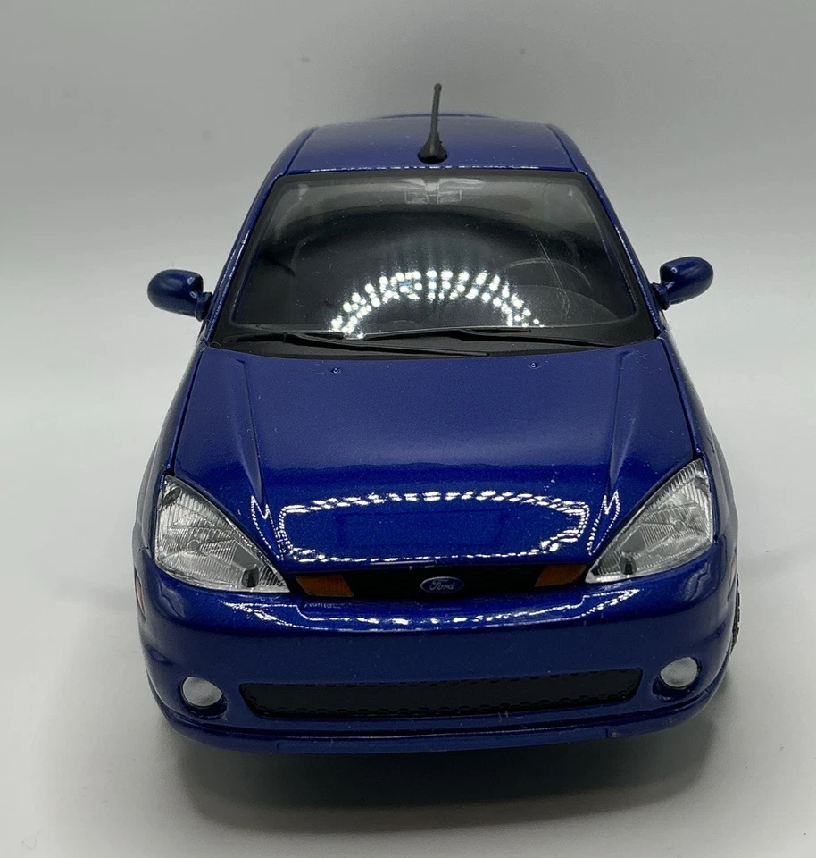 FORD FOCUS SVT 1:24 BLUE MAISTO RARE RARE FIND - Image 3 of 4