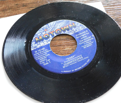 COMMODORES EASY / CAN'T LET YOU TEASE ME 45 RPM RECORD 067