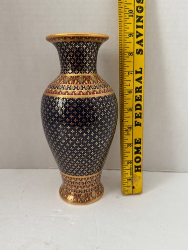 Vintage Benjarong Hand Painted Porcelain 9 inch Vase Made in Thailand EUC - Picture 2 of 8