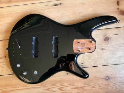 Ibanez Soundgear Gio GSR180 E-Bass Gitarrenkörper 2015