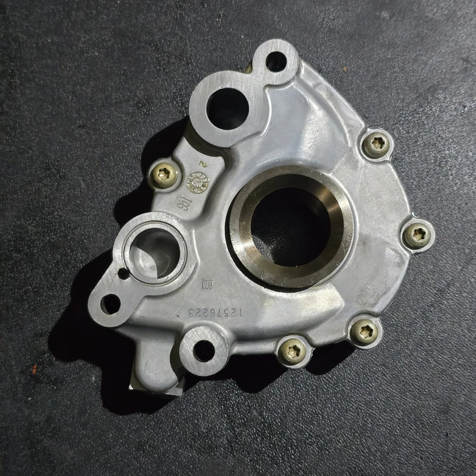 Oil Pump Cadillac 4.6L 2004-2010 STS SRX XLR OEM - Image 2 of 4