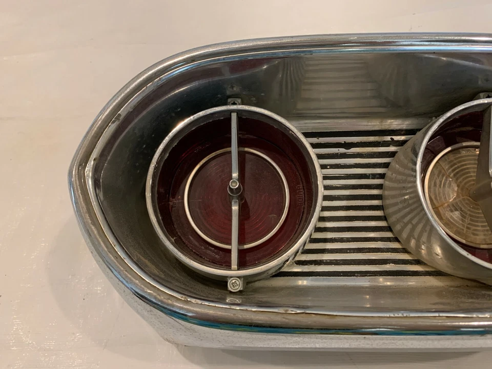 Conjunto de luz trasera Cadillac 1961 luz trasera cromada inserción lente carcasa Foto 2 de 4