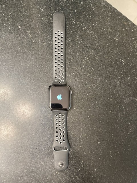 Apple Watch Series 4 Nike+ 44 mm Space Gray Aluminum Case with Anthracite/Black Nike Sport Band