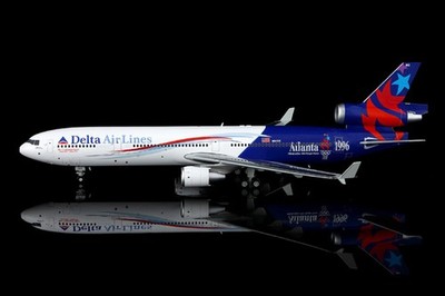 L2219 SQ Wings MD-11 1/200 Model N812DE Delta Air Lines