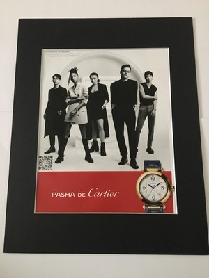CARTIER UHR FT RAMI MALEK/WILLOW SMITH - montiert Originalwerbung 14x11 Zoll