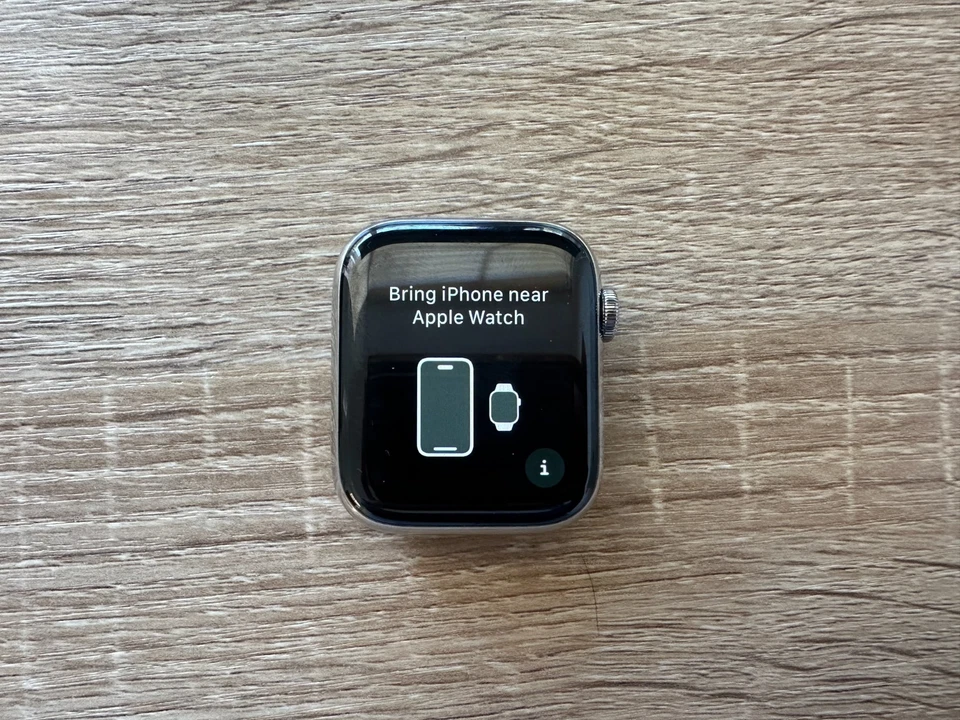 Apple Watch Serie 6 Hermes 44 mm Plateado Inoxidable con 3 Bandas (Cuero y Goma) Foto 2 de 4