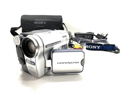 SONY DCR-TRV255 Digital8 Tape Digital Video Camera HANDYCAM Complete Working Set