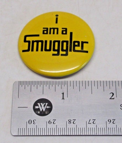SMUGGLER I am a Smuggler Vintage Yellow Button HTF Rare 1 of a kind - Picture 4 of 5