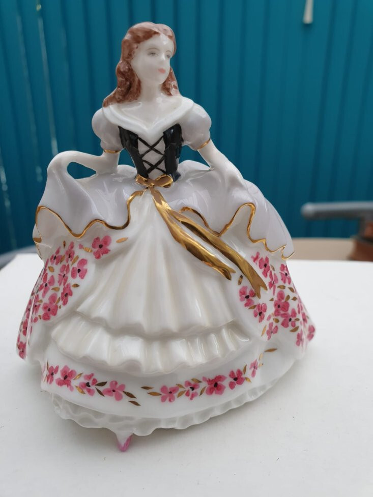 書 Coalport Figurines and Collectables Vintage COALPORT 'FAIREST FLOWERS' Collectors 4 Minatures in