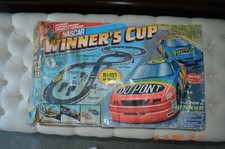 Vintage LIFE-LIKE HO SCALE NASCAR WINNERS CUP 15 FEET SLOT CAR TRACK
