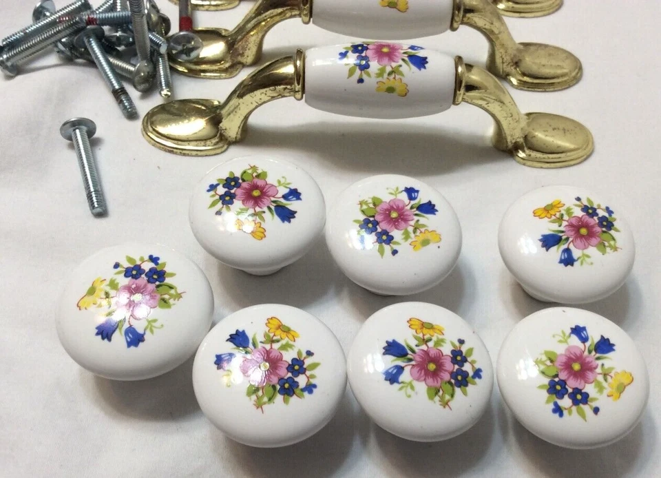 Vintage porcelain drawer knobs and handles, flowery pattern, light wear - T1438 - Image 2 of 4