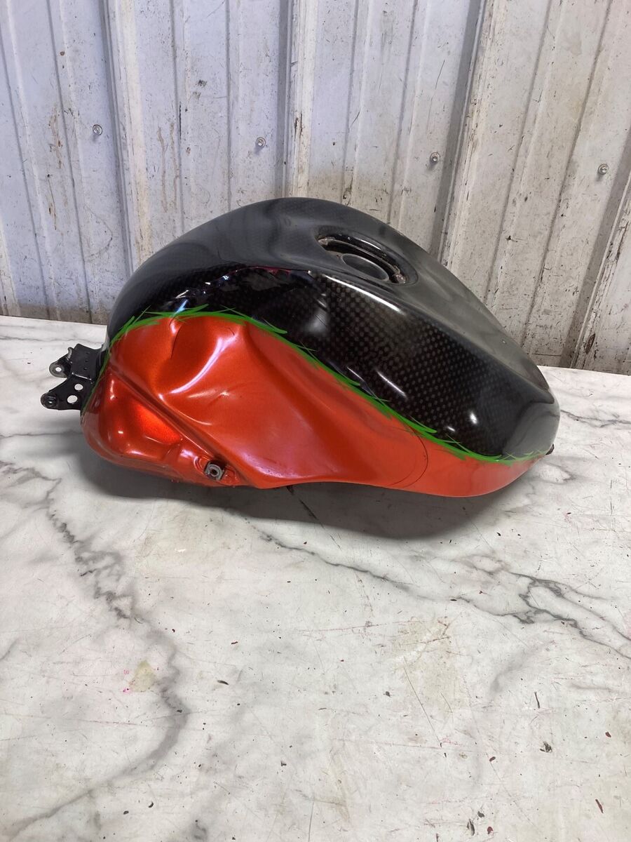 05 Kawasaki ZX 10 1000 ZX10 R ZX1000 Ninja petrol gas fuel tank 05 Kawasaki ZX 10 1000 ZX10 R ZX1000 Ninja petrol gas fuel tank
