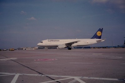 Dia D-AIPL Airbus A320-211 Lufthansa 07/1990 FRA 35mm gerahmt OP-L12-43