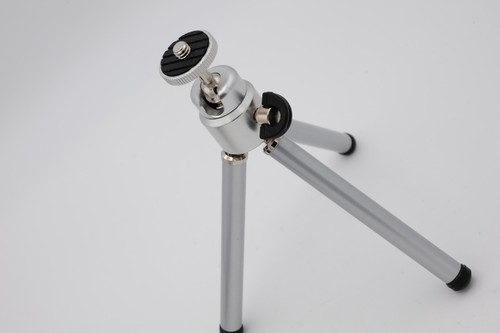 Velbon desk top tripod, with extending legs in case. MINT condition. FREE P&P! - Picture 2 of 4