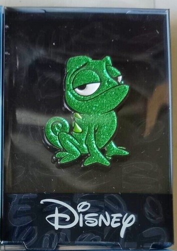 Enamel Pin Toothless-sktch top-dagger top-stein top-poison top-shield d20 - Picture 20 of 21