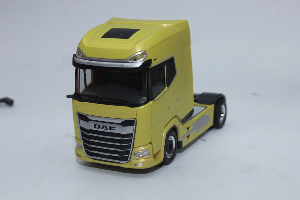 Herpa 315781 DAF XG tractor unit yellow gold metallic 1:87 H0 new OVP - Image 3 of 4