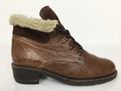 lined chukka boots