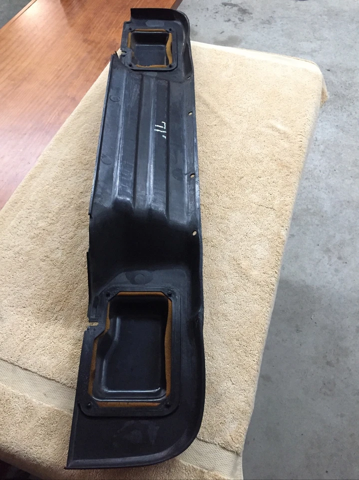 1971 DATSUN 240Z ПАНЕЛЬ ЗАДНЕГО ФОНАРЯ  - Изображение 4 из 4