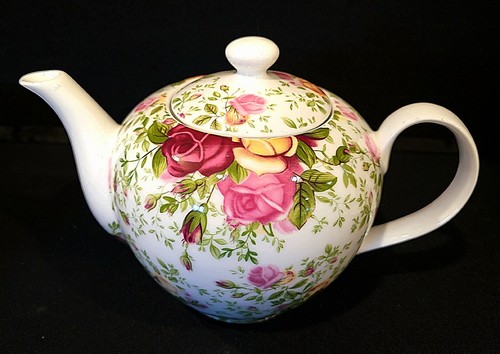 ROYAL ALBERT COUNTRY ROSE 9-TEILIGES TEESET TEEKANNE 4 TASSEN UND UNTERTASSEN NEU IM KARTON - Bild 3 von 7