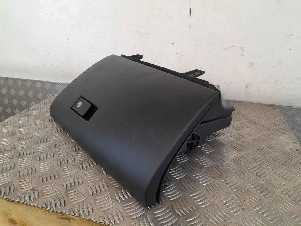 Guantera Volvo S60 Mk2 2010-2018 31393674 Foto 3 de 4