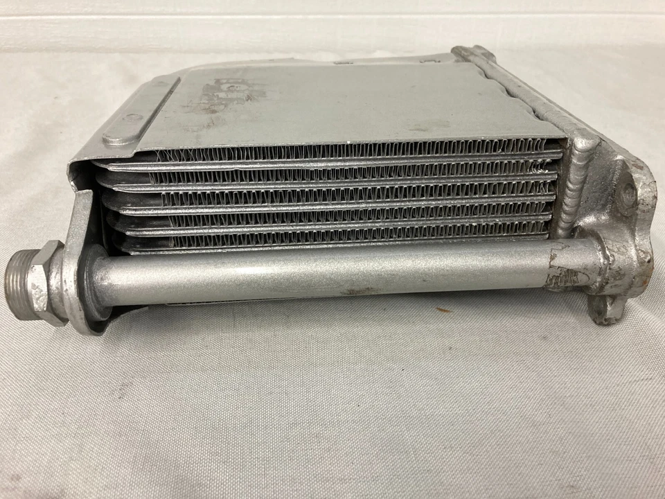 Enfriador de aceite de motor Porsche 911 1965-1971 901.107.041.02 Foto 3 de 4