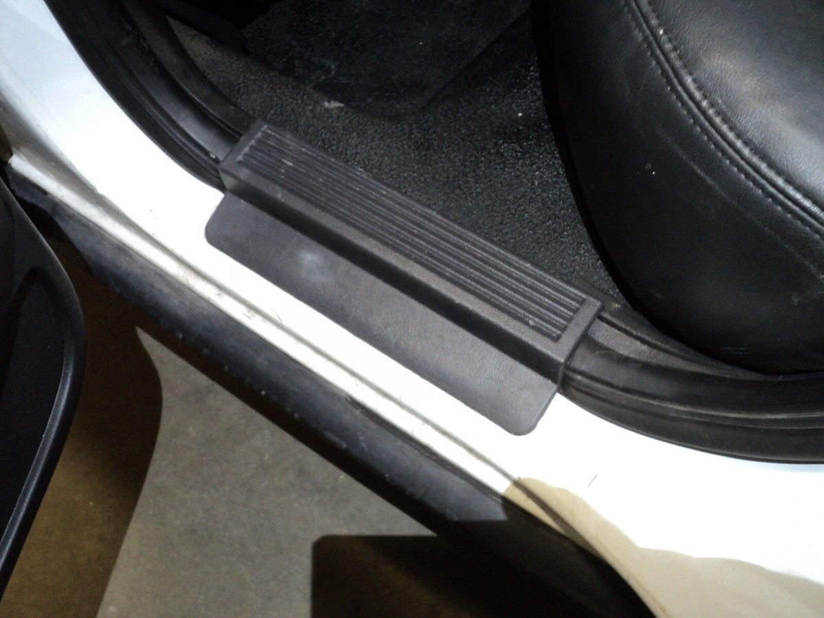 Set of (2) 98-11 Ford Crown Victoria Grand Marquis Scuff