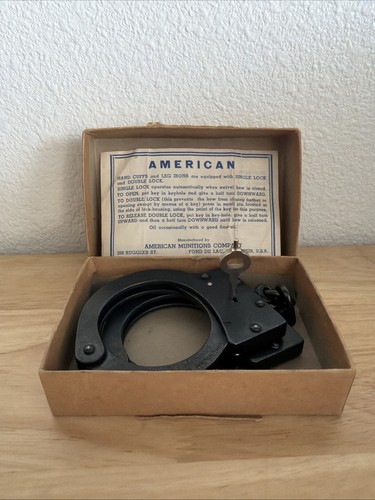 VINTAGE AMERICAN MUNITIONS CO. HANDCUFFS W/ Key Police Cuffs Fond Du Lac, WIS.