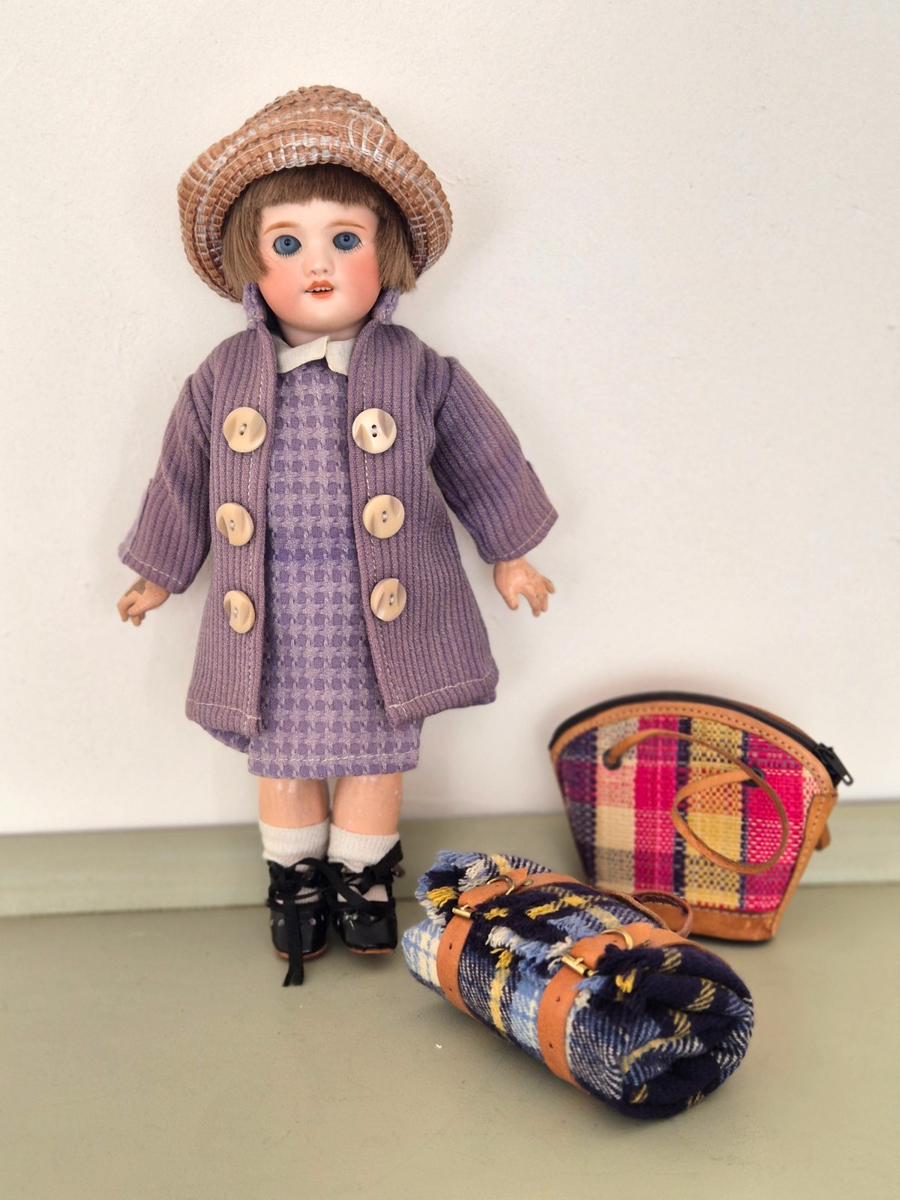 ANCEN PATRON POUR LA POUPEE  BLEUETTE  UNE JOLE CAPE AOUT 1927
