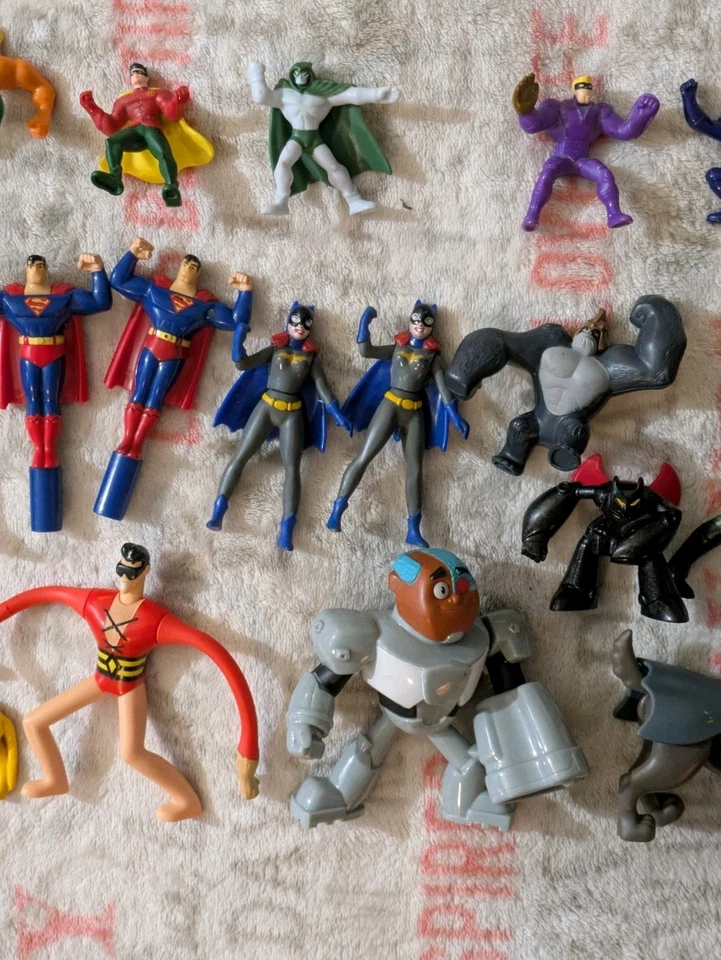 Lote de 36 figuras de acción mixtas de DC Batman Superman etc. Foto 3 de 4