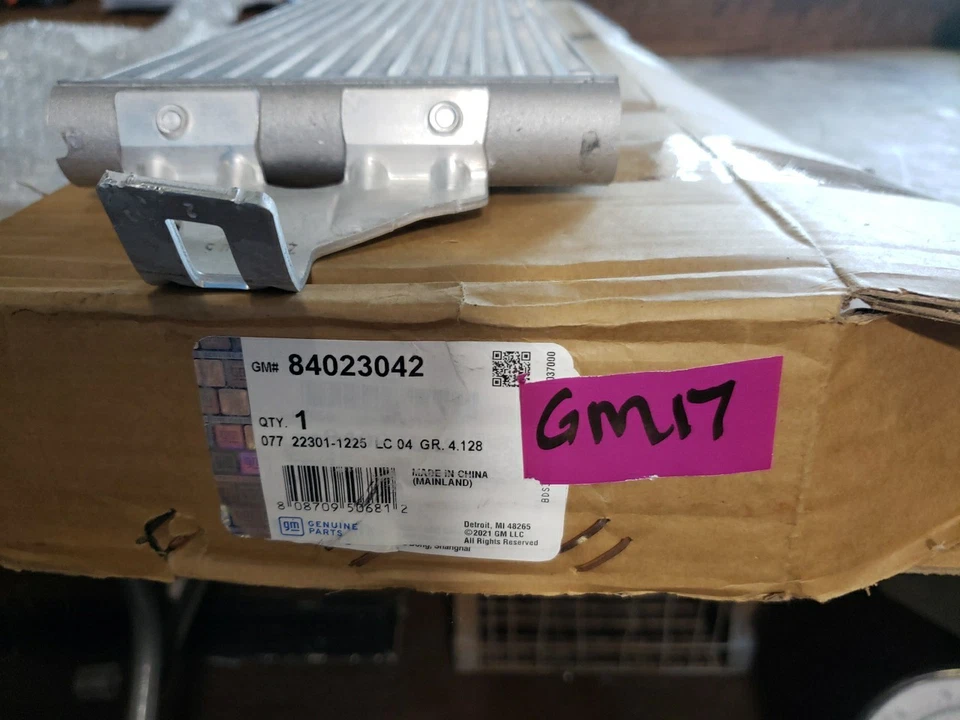 GM OEM 84023042 2016-20 Buick Envision Trans Fluido Enfriador Auxiliar Foto 2 de 4