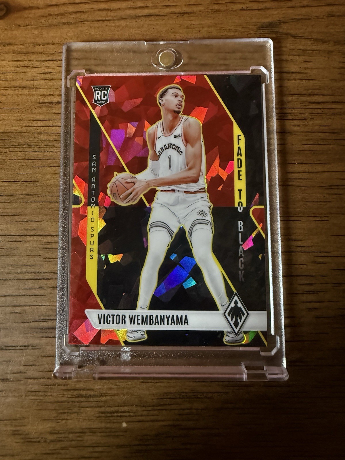 2023-24 Panini Phoenix - Fade to Black Victor Wembanyama #11 Red Ice (RC)