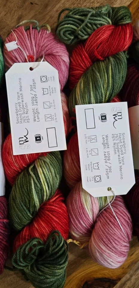 Holiday Destash - Conjunto de 2 Mickey & Marie DK em Snowberry - Mistura de lã/nylon. - Imagem 2 de 3